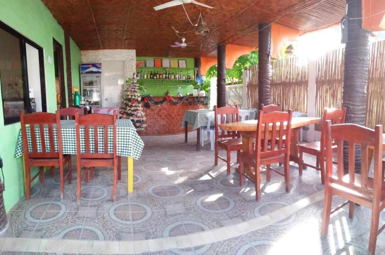 Guanna's Place Room&Resto Bar Isla de Malapascua Exterior foto